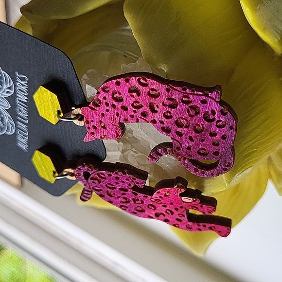 Lisa Frank themed leopard earrings - Picture 8 of 9